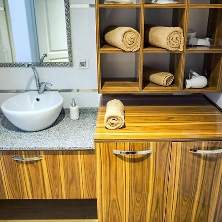 Ξενοδοχείο με διαμερίσματα Smyrna Homes & Suits